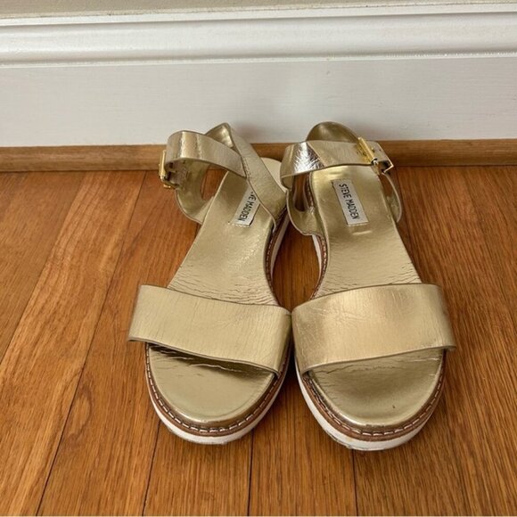 Steve Madden Women’s Marjorie Metallic Gold Sandals Buckle Straps Size 8 - Picture 2 of 6